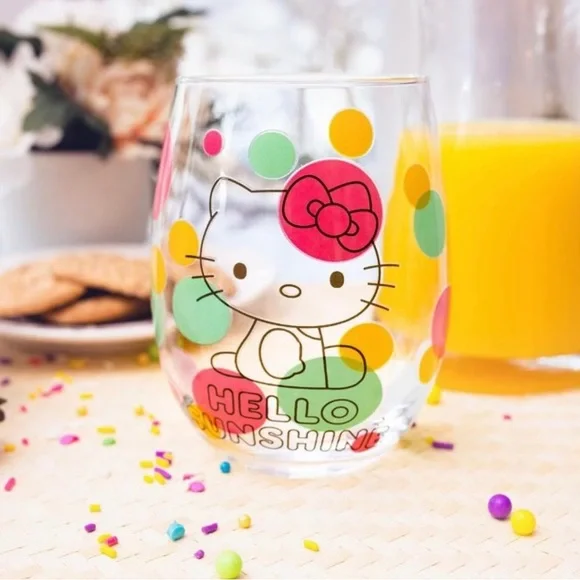 SANRIO HELLO KITTY Wine Glass. - Picture 4 of 7